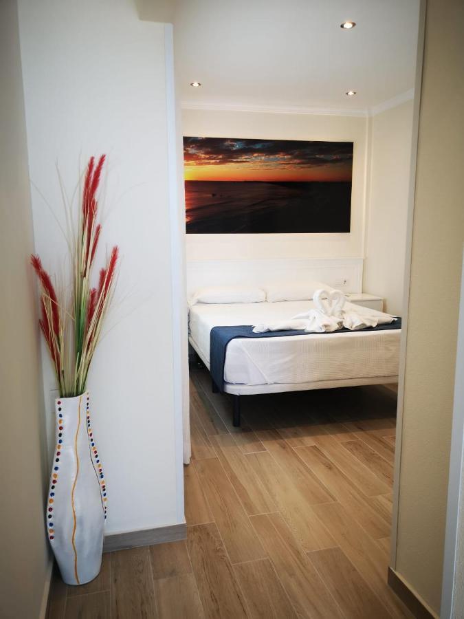Hostal Costa De La Luz Conil De La Frontera Luaran gambar